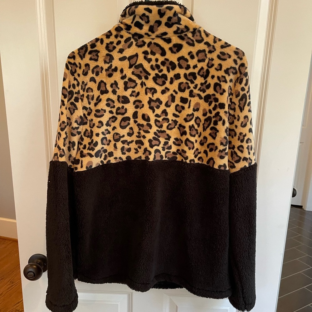 EUC size Large black/leopard fleece pullover - Picture 2 of 5